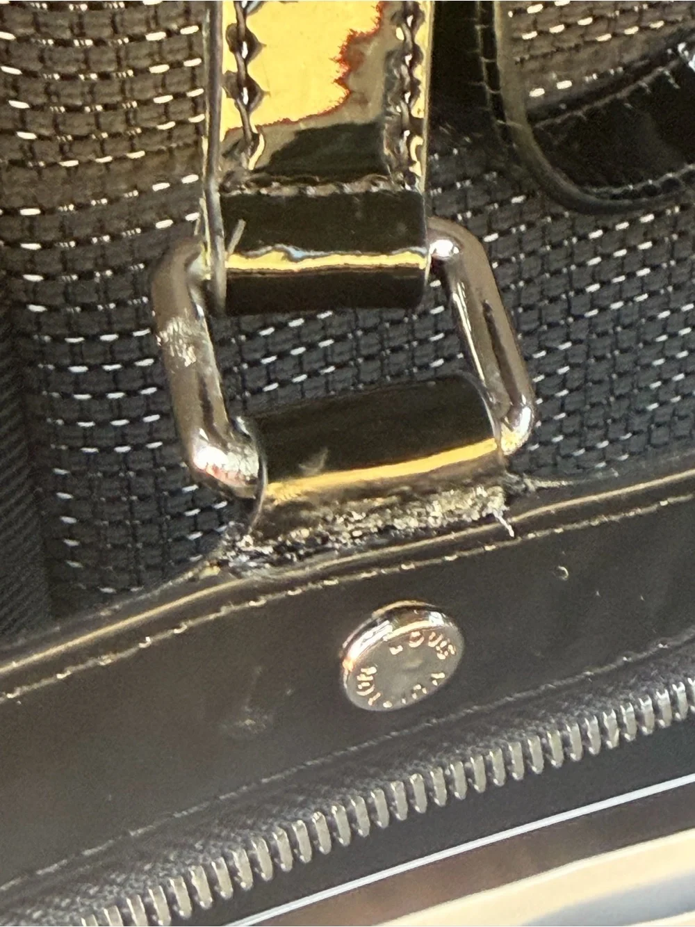 Louis Vuitton electric epi Brea: damaged